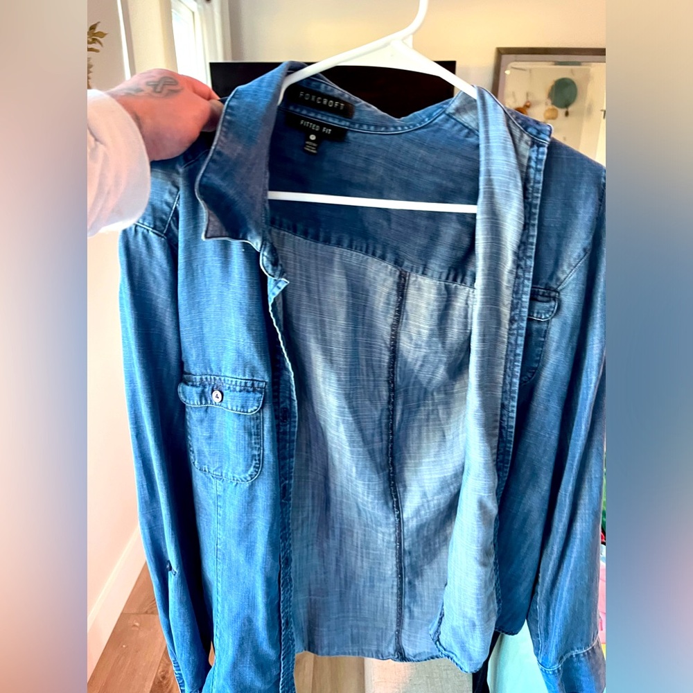 Women’s light jean jacket button up